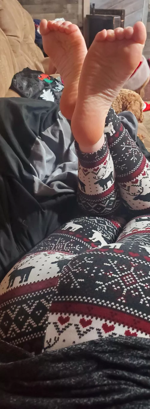 My sister SweetSoles96 decided to post a picture of her soles let show her just how mouth watering and delicious her feet are 😈👄👅👅❤ by mombod1234