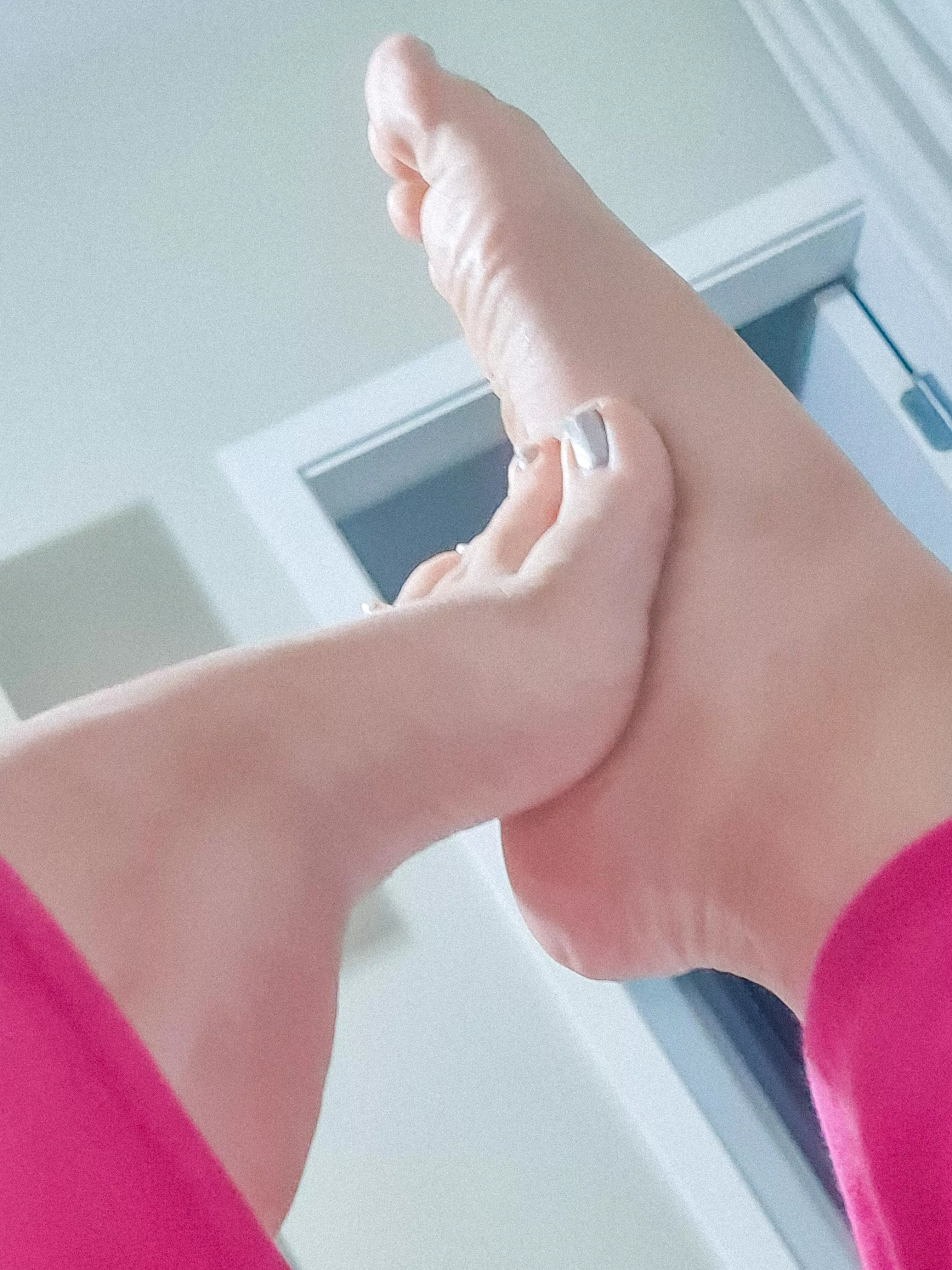 My small feet :P posted by feetixx