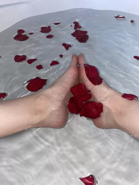 My soft soles would look good around something other than flowers 🍆 by feetywapxxx