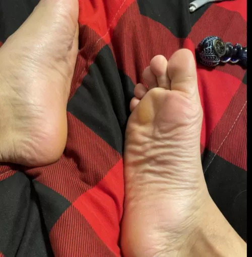 My soles & Smokin a bowl 🤘🏼🌴 by Harrypotskins1