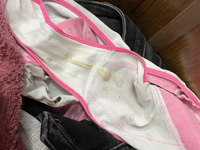 My super shy gfs, she would freak if she knew I was into her panties, very clean pussy scented 🤤 by Skelly_666