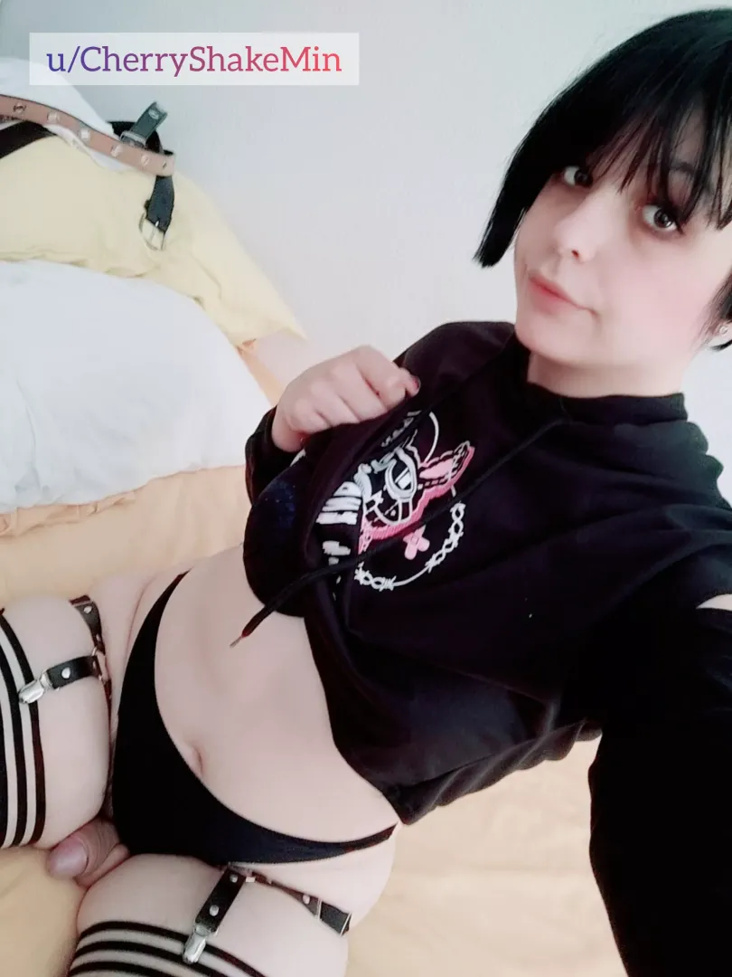 my thighs are way too big ‘︿’ posted by CherryShakeMin