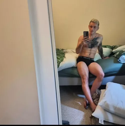 My thighs could do with a good rub. by MacinawPeaches