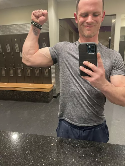 My third workout in this shirt so my pits smell ripe by nickrose623