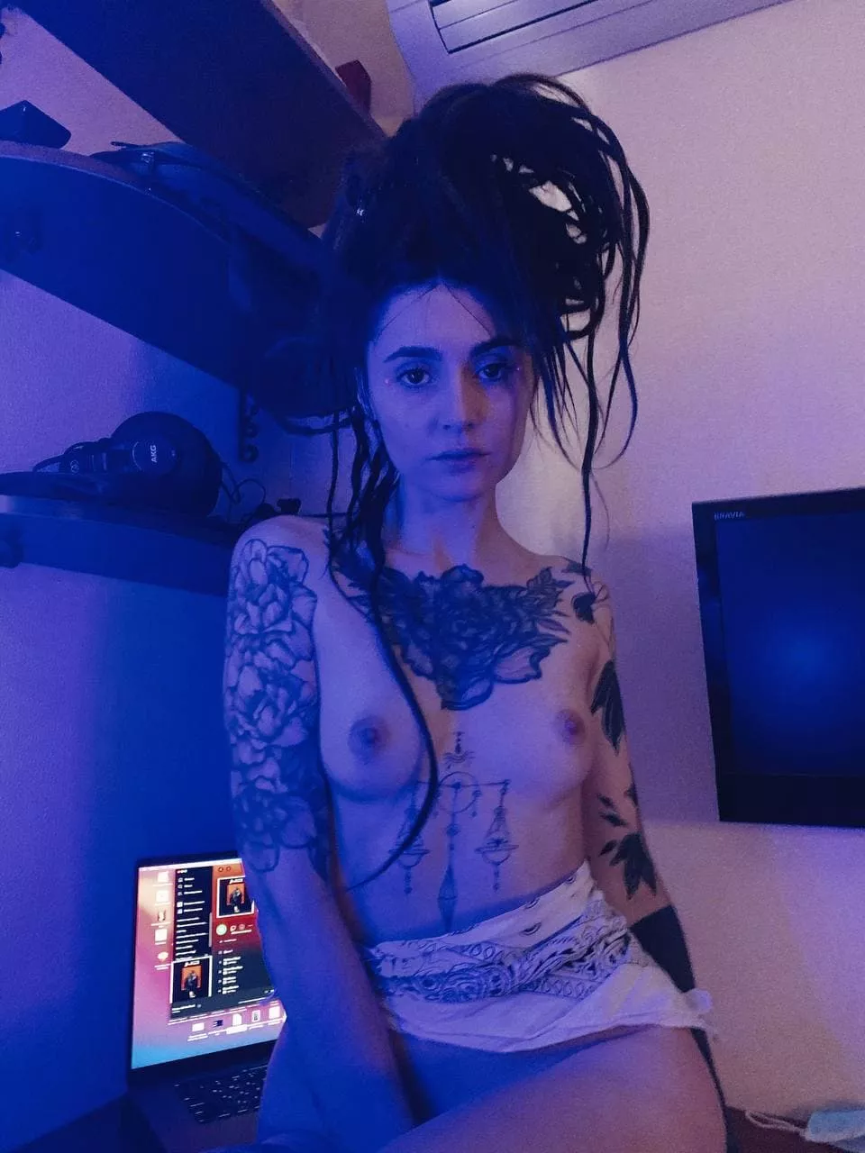 my tits is still growing.. posted by hannamarryqueen