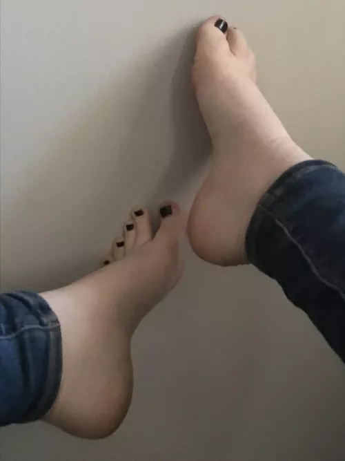 My toes are cold, can I warm them with your mouth? 😉 by Rosie-ToesFansly