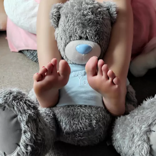 My toes are waiting to be massaged and sucked. Sorine Rose. by Sorine-Rose