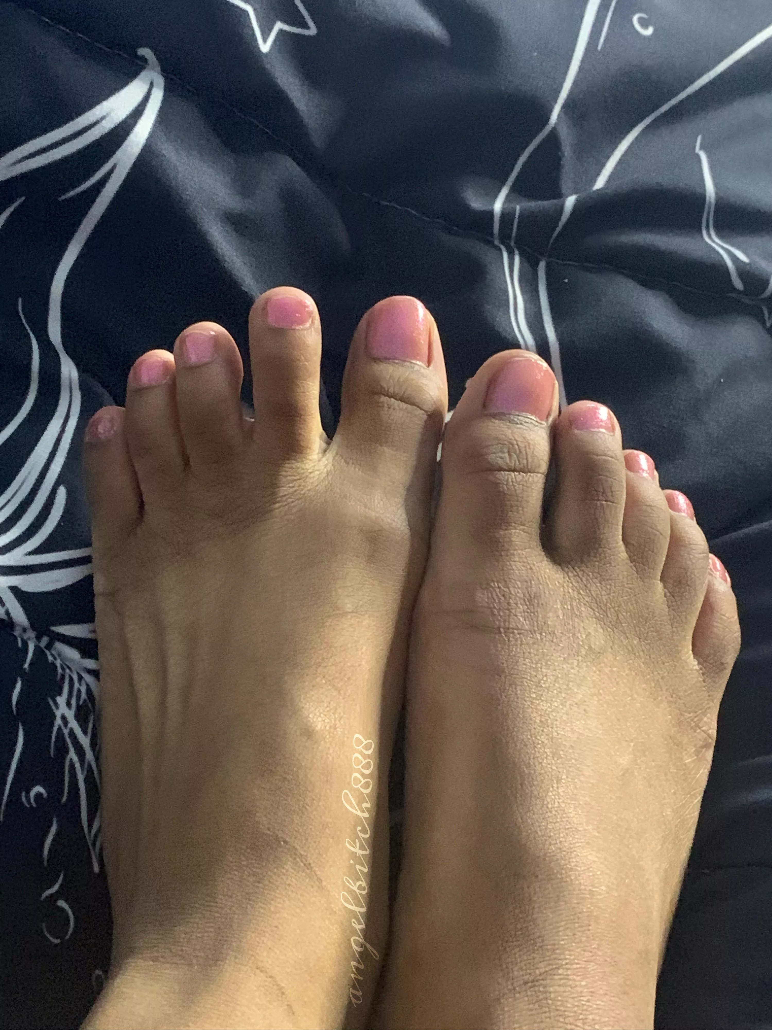 My toes aren’t gonna suck themselves posted by stonedpiscesbby
