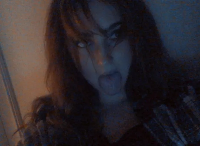 My tongue is the target by Scarlettsomebody