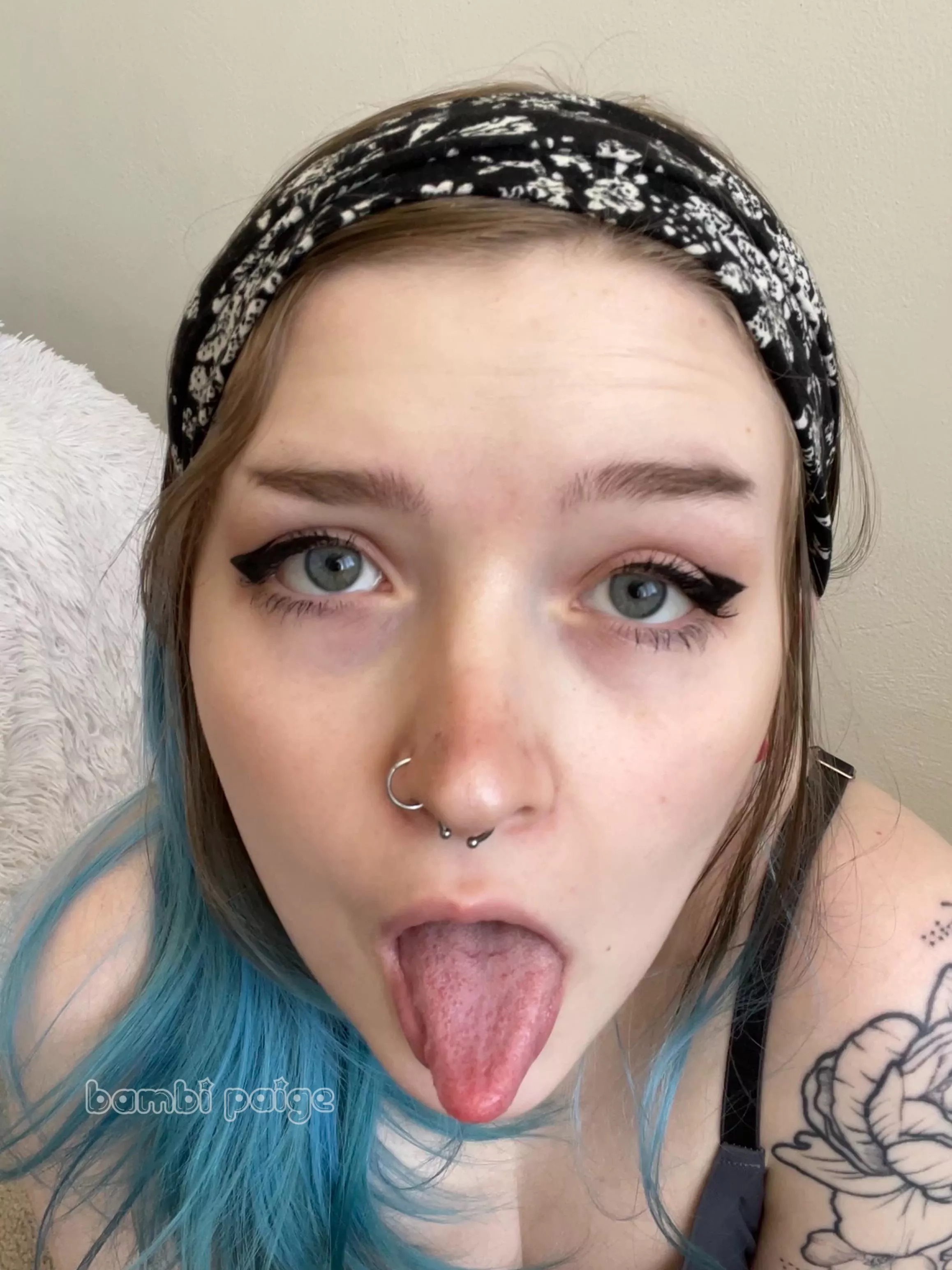 my tongues out, and I’m on my knees for you ♡ posted by sleepymoonkitten