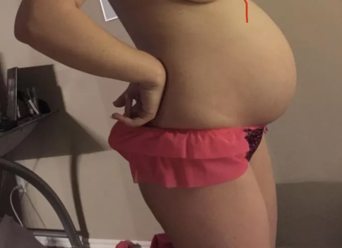 My wife’s sexy tummy by okcuckold29