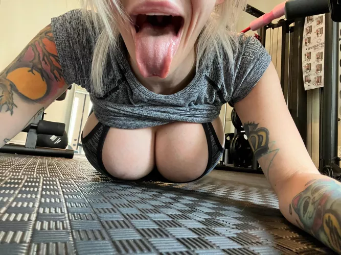 My workout buddies get a good view 😌❤️ by BabyGirlBella33