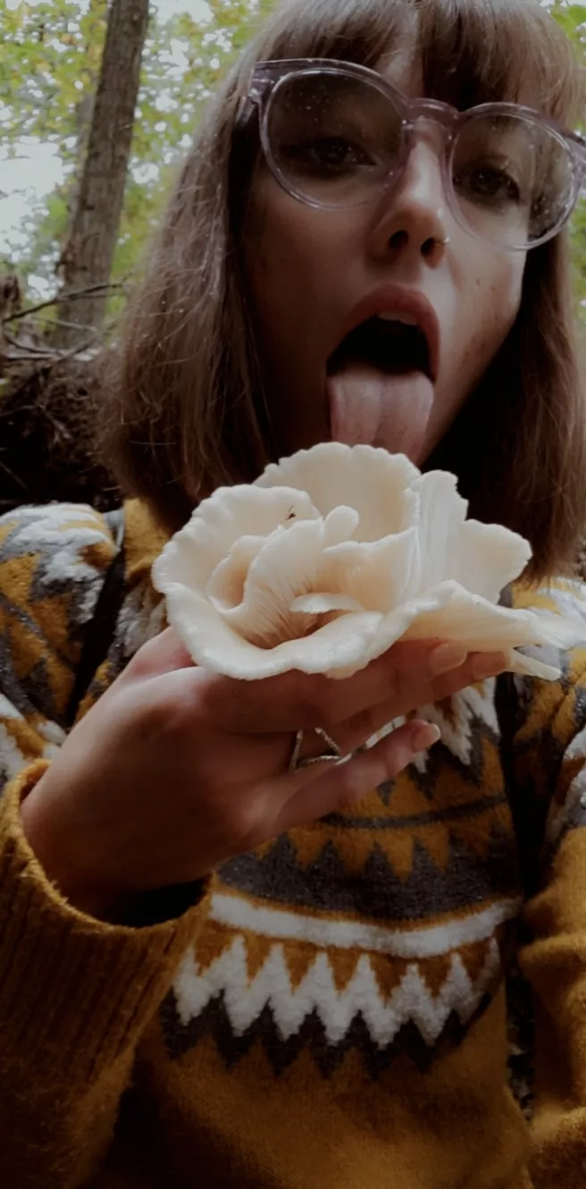 Mycelium_mother loves big toys, roleplays, squirting and creaming, submissive masochism, insertion, ATM, and milking cock 🍄💦 say you subbed from reddit and recieve a free anal video 🍑 posted by mycelium_mother_