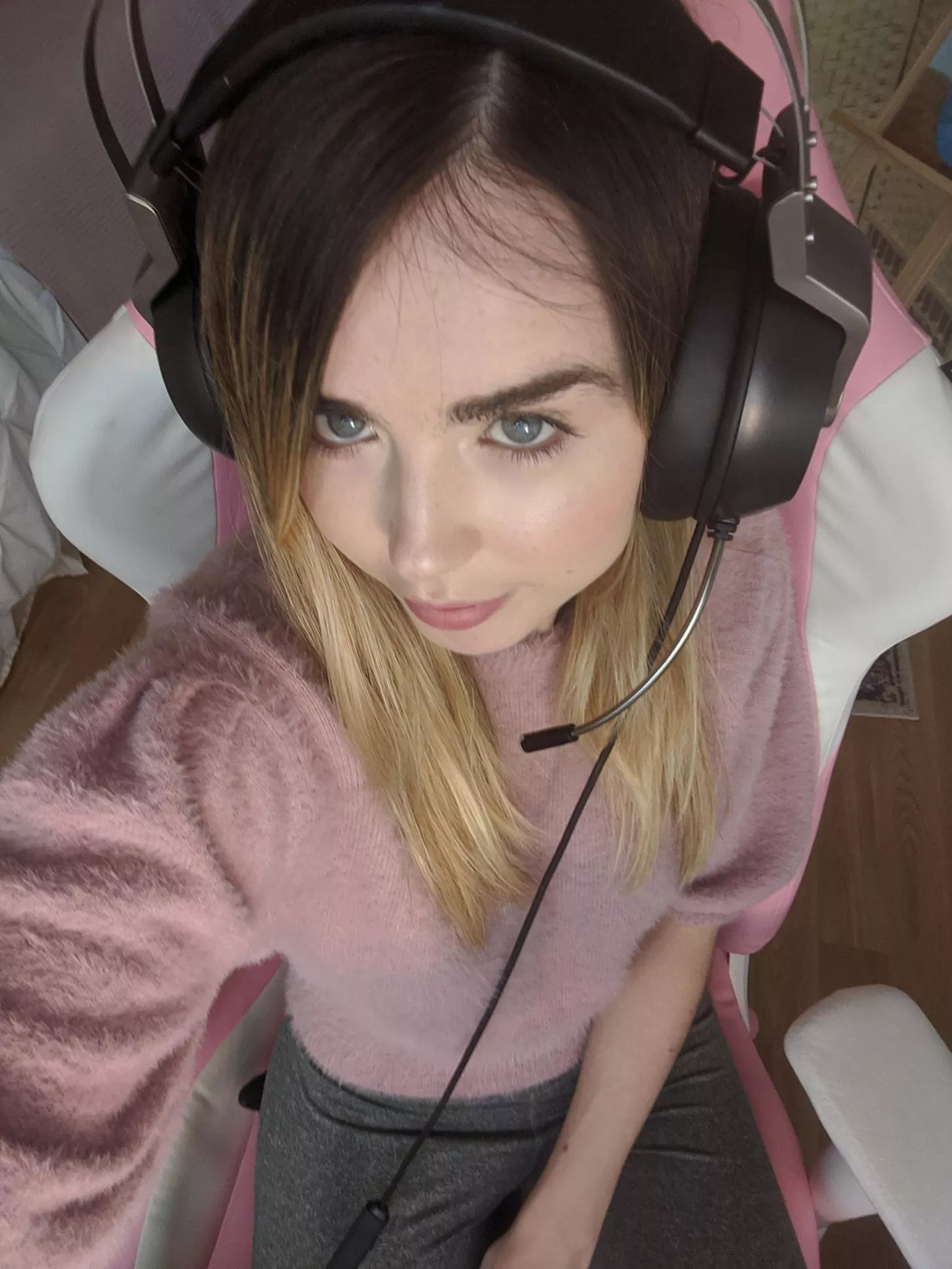 myspace selfie from stream 🤳🏻 posted by impulsive303