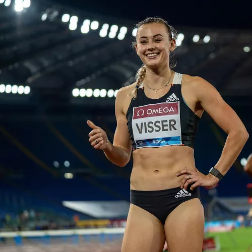 Nadine Visser by IShouldNotDoThat