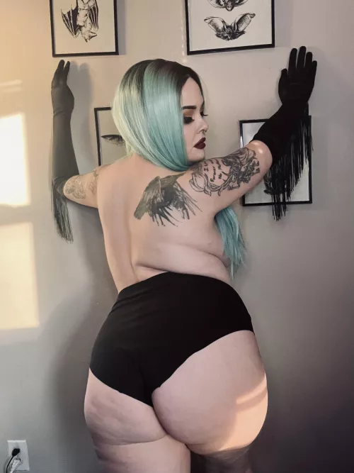 Nail me up against the wall by thenightmareqveen