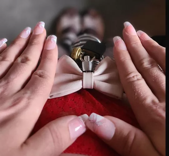 Nails done, clit locked 🥰