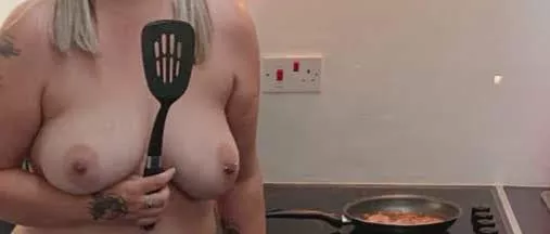 Naked cooking is (f)un 🍳 posted by charlieteddy