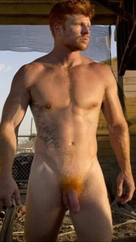 Naked Ginger in the Yard by menareamazing