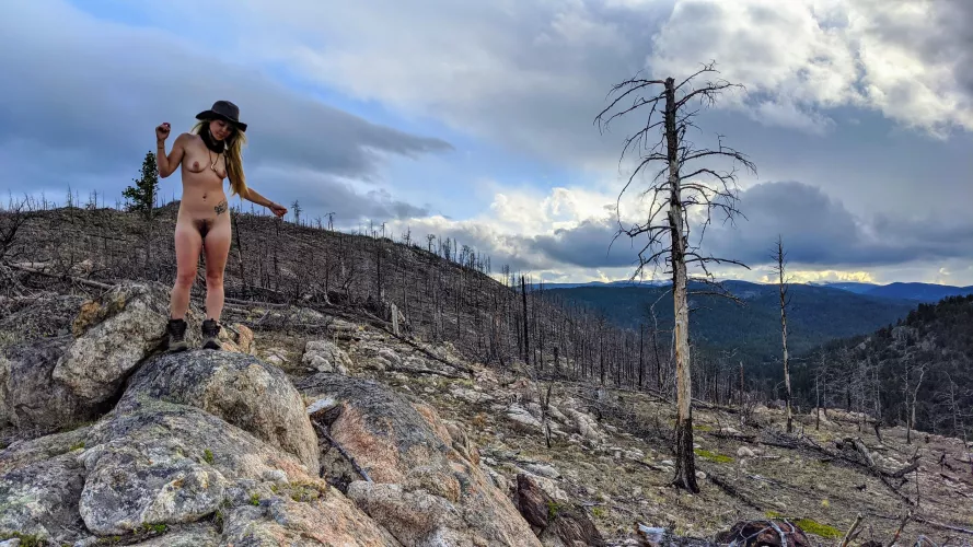 Naked hiking in Colorado by sexypsychedelic