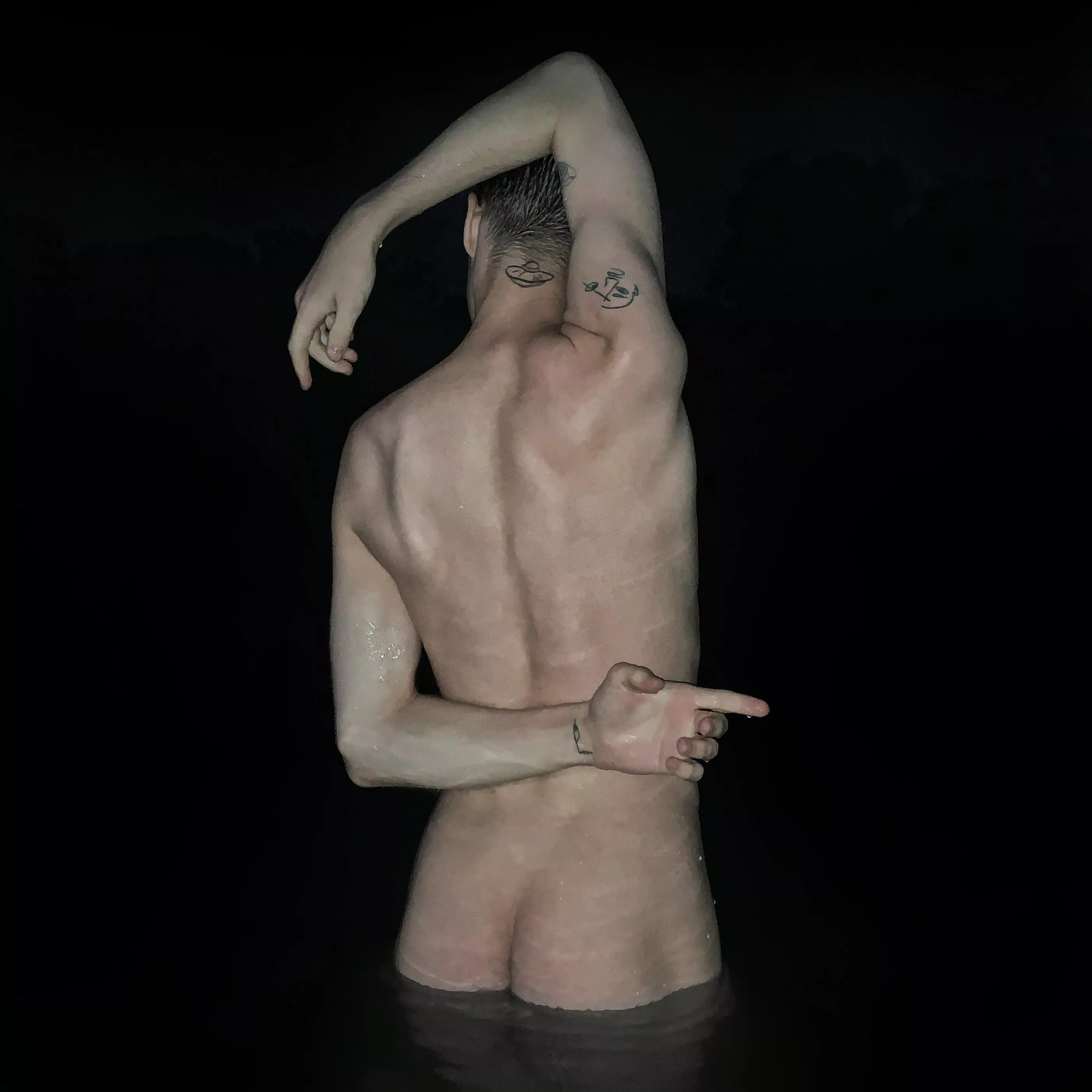 Naked swimming 🥵💦 posted by voleracat