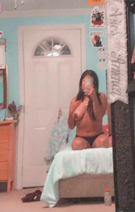 Nakeyy by yoursluttyslutttt