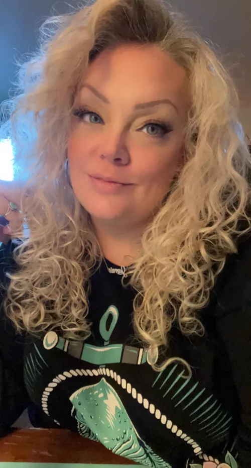 Natural hair curls n all 🤗 by curvybarbietoo