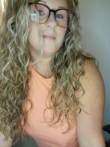 Natural woman💋 by YardLazy9547