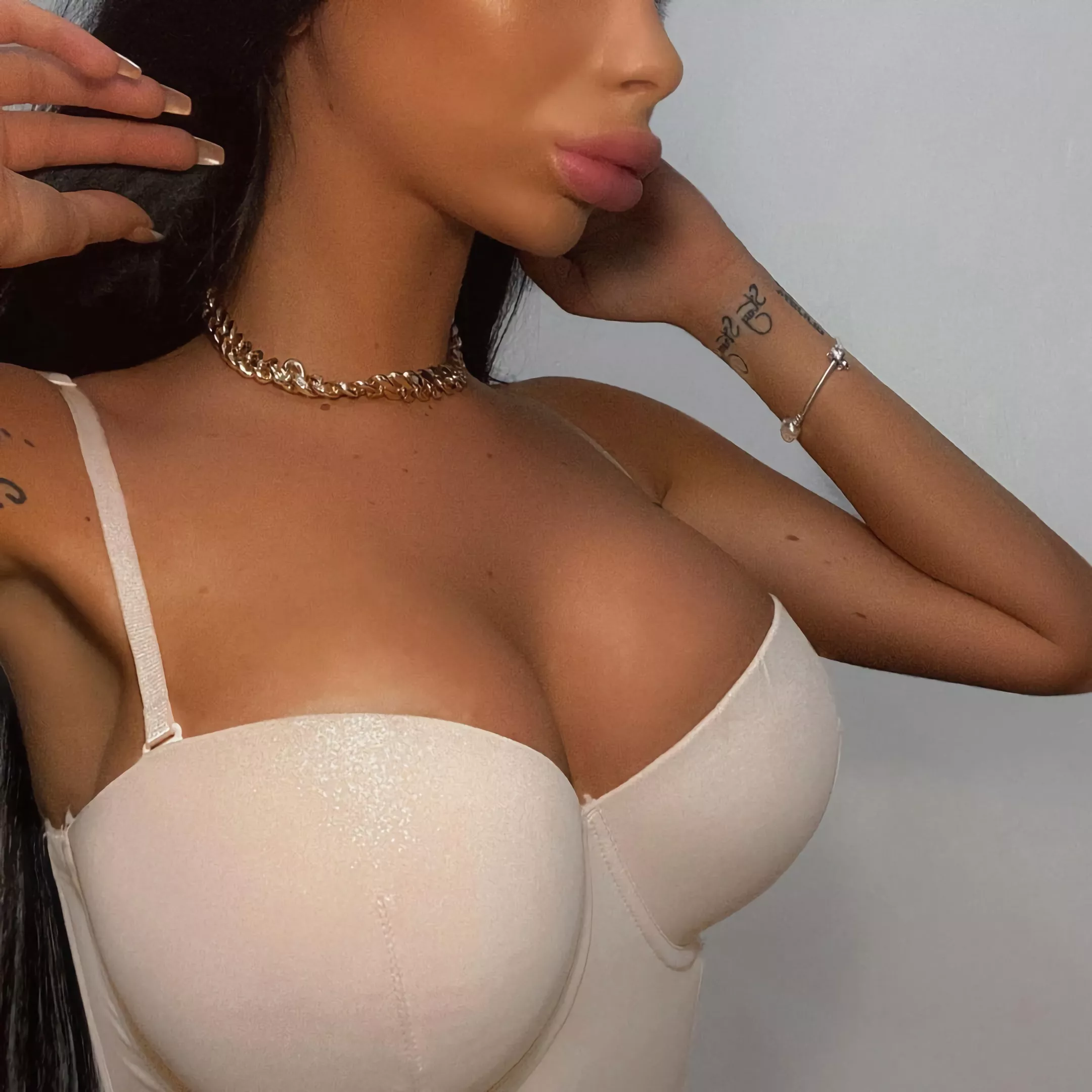 Neat pout (and nice tits!) posted by Marathon1981