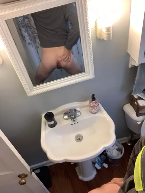 Need a big dick daddy to pound me by plzbhung