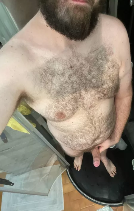 Need a cub / bear person to scrub my back, any volunteer? 😏 by GayBearLux