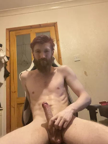 Need a cuddle buddy for this rainy day by smolpakage