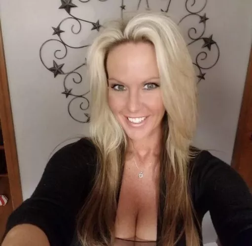 Need a dom bully to fuck my mom and make me watch from corner pm me by anonn1828