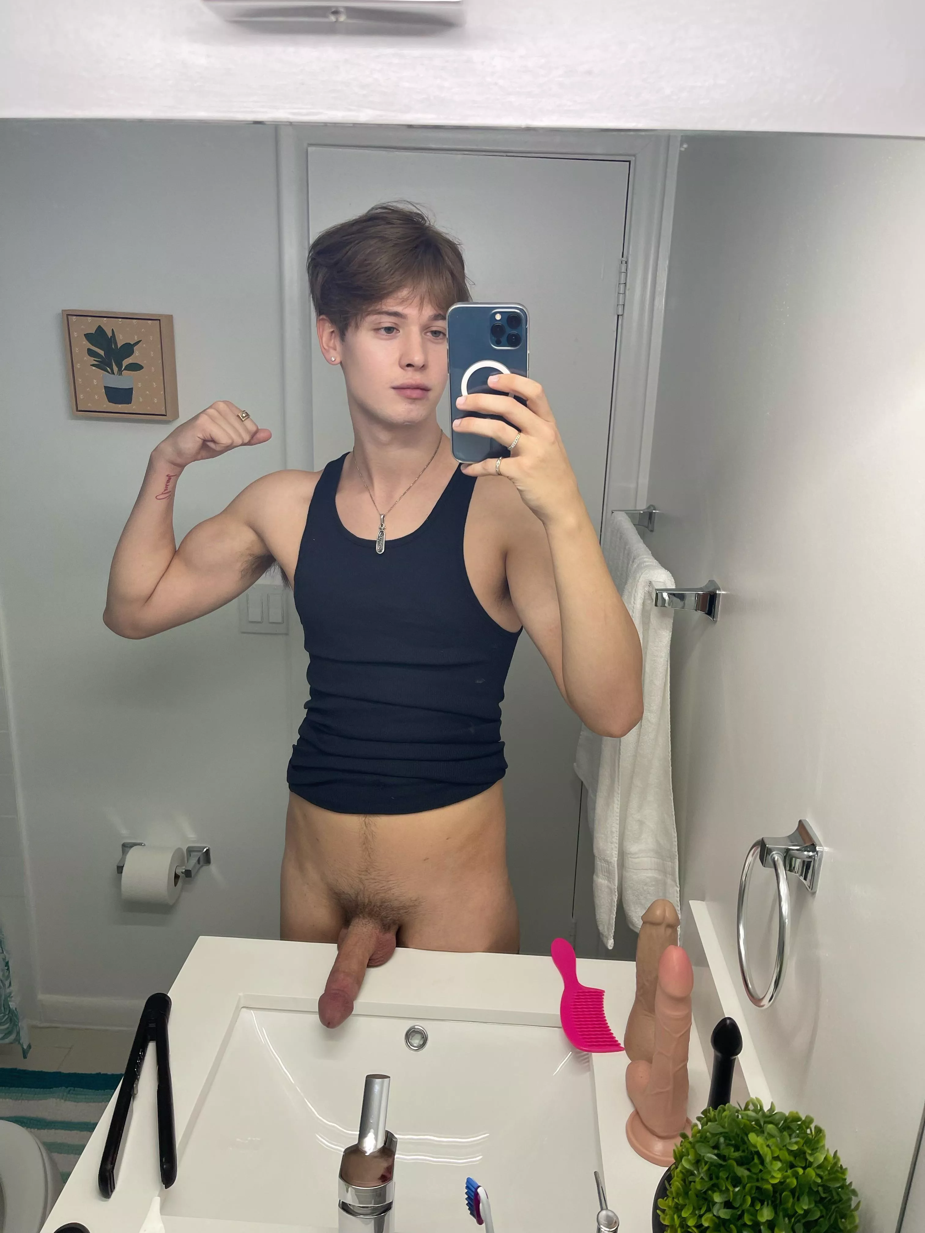 Need a good throat to fuck ASAP posted by cadencarmichael
