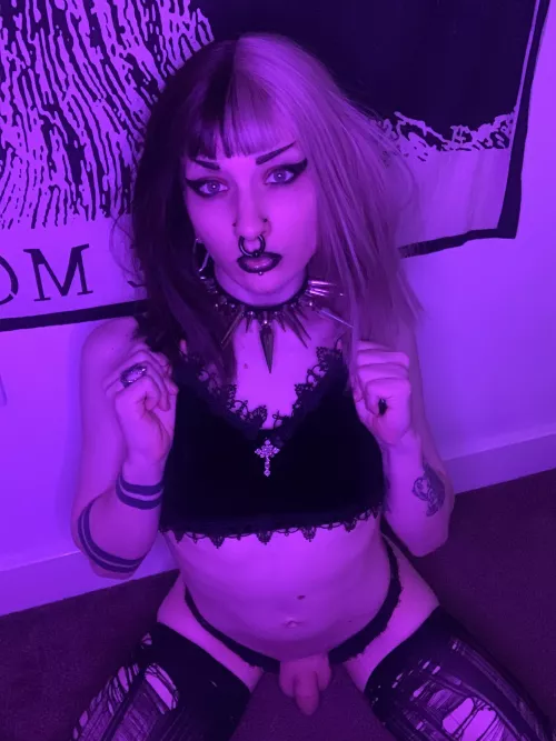 Need a goth gf this spooki season? by Nihlllxm