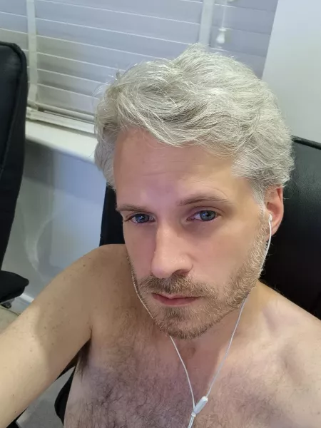 Need a hand on fortnite BR or save the world :)). by yolomcswaginabx