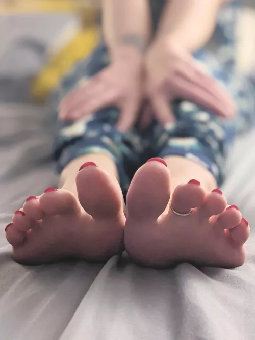 Need a mouth around my toes by ZazzyZebra