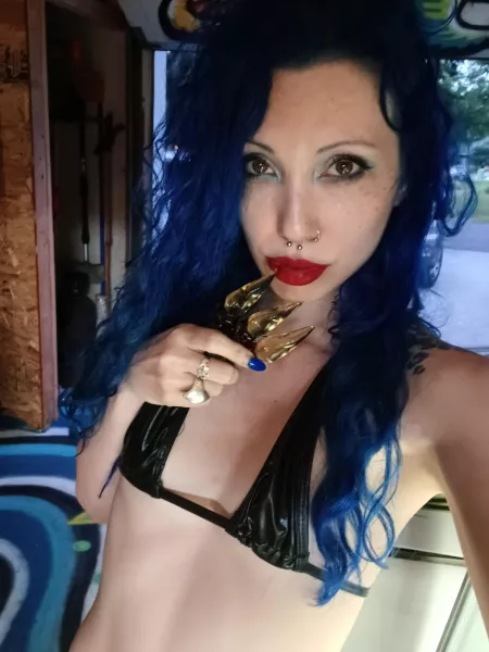 Need a scratch ? 😈 by VulgarKittyx69