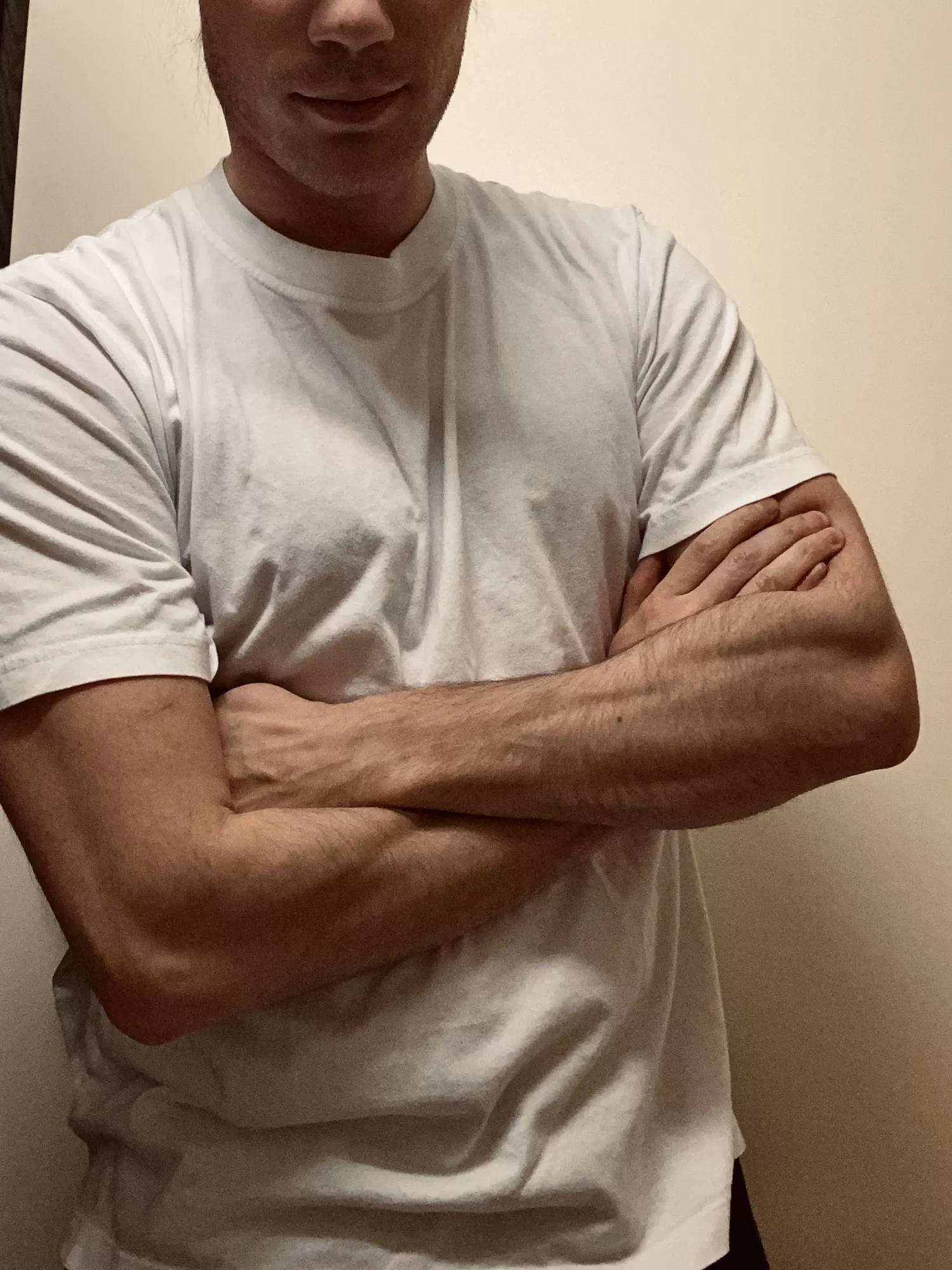 Need better lighting and something to do with my hands posted by Jo_goesw