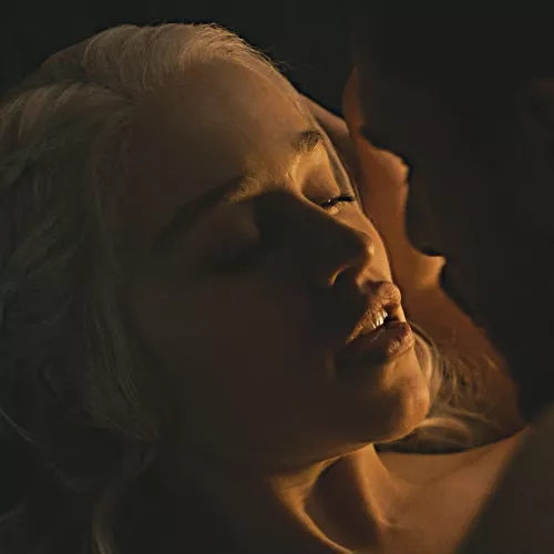 Need Emilia Clarke’s DSL wrapped around my cock by thisisaburner2369