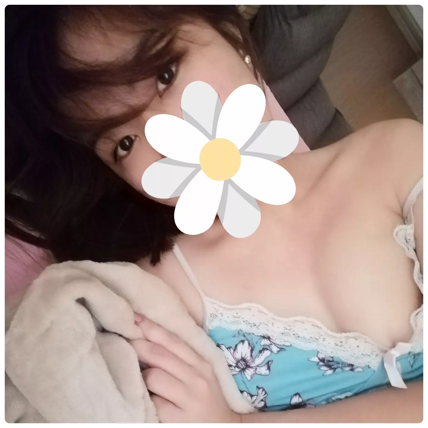 Need my good night kisses and cuddles 🐣 PS. 👁️👁️ reveal [F] posted by this_kitty_purrs