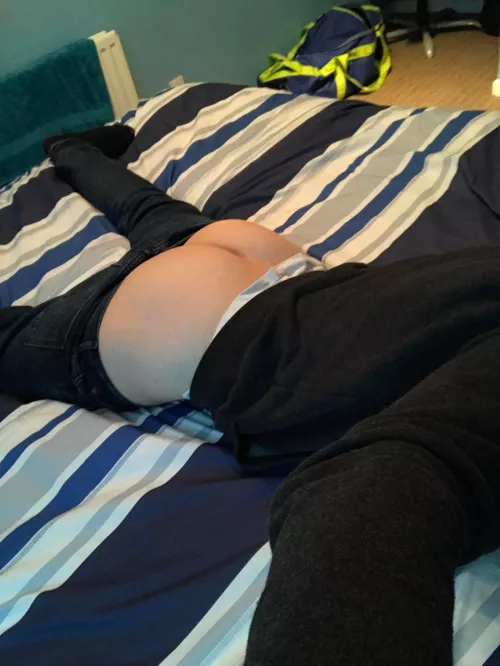 Need some help filling my bed and my ass, any tops available? by april1003t