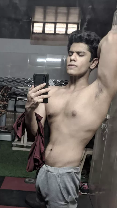 Need some horny compliments. Am I sexy ? Rate my armpits out of 10 :) by KALLA17061999