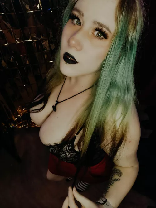 Need some hugs 🥺🤤 by MaraNightmare