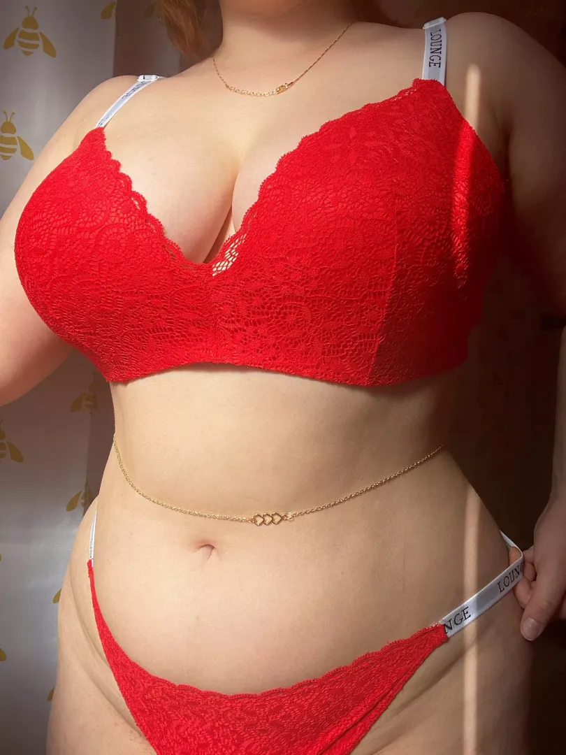 Need some more red sets posted by lingeriequeenx