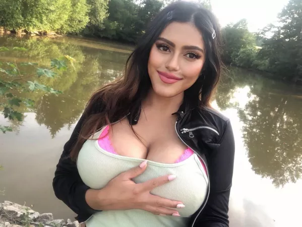 Need some supports 🎈🎈 can you give me some?😝 by dwiirafrayy