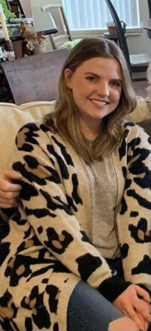 Need someone to cum on her pretty face! Dm me or kik me naughty.4.life by Naughtymormon01