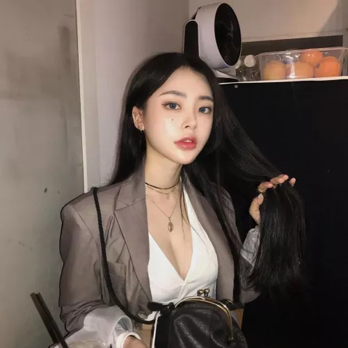 Need someone to play with my hair by datmixedazn