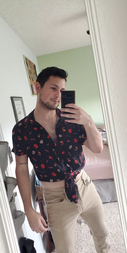 Need someone to watch horror movies with this spooky season🎃 by dqr619