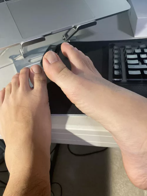 need to give a big cock a nice foot job… by 6loverboy9